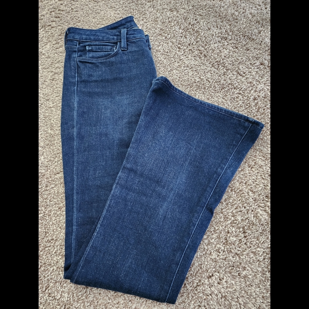 L'Agence Flare Jean. Size 28. Super super soft. Excellent condition